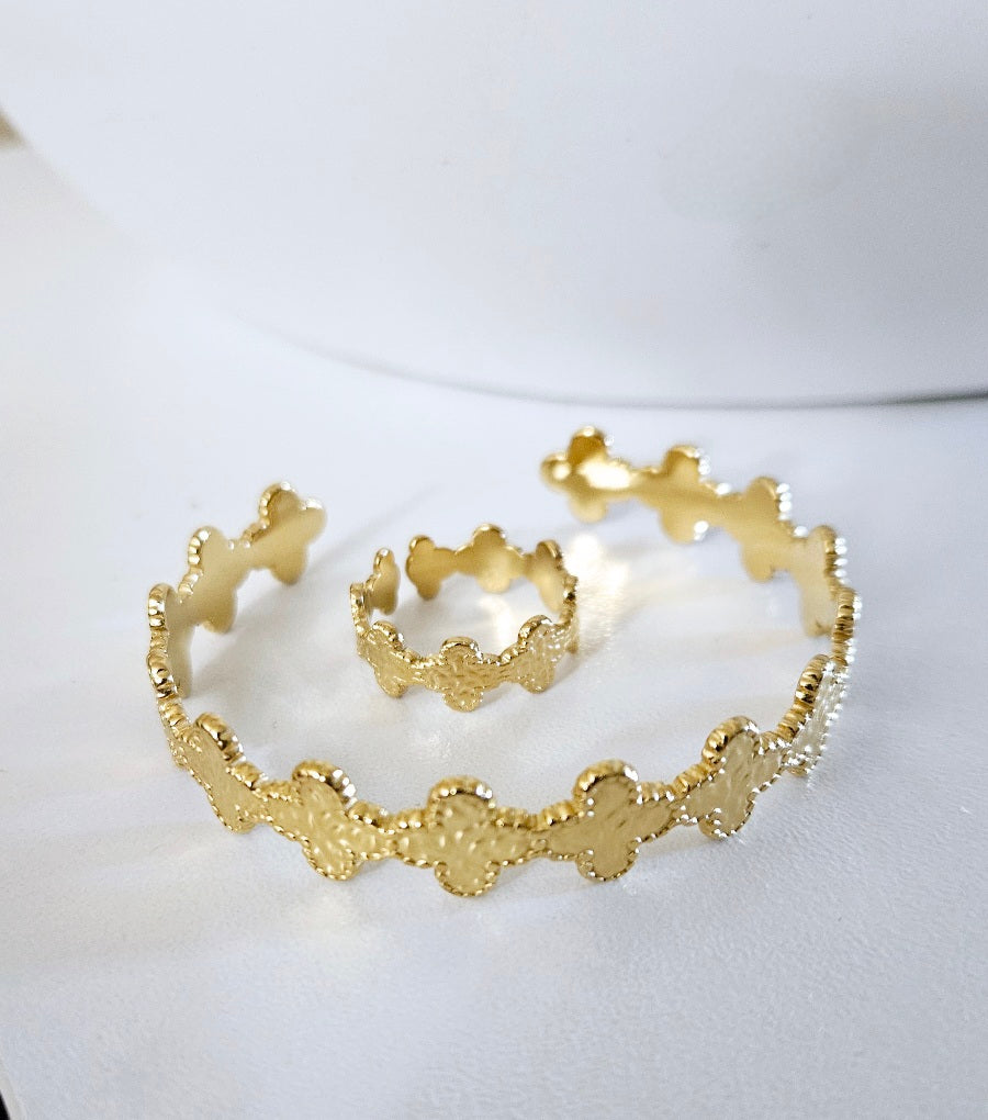 Clover Cuff Bangle - Textured Finish