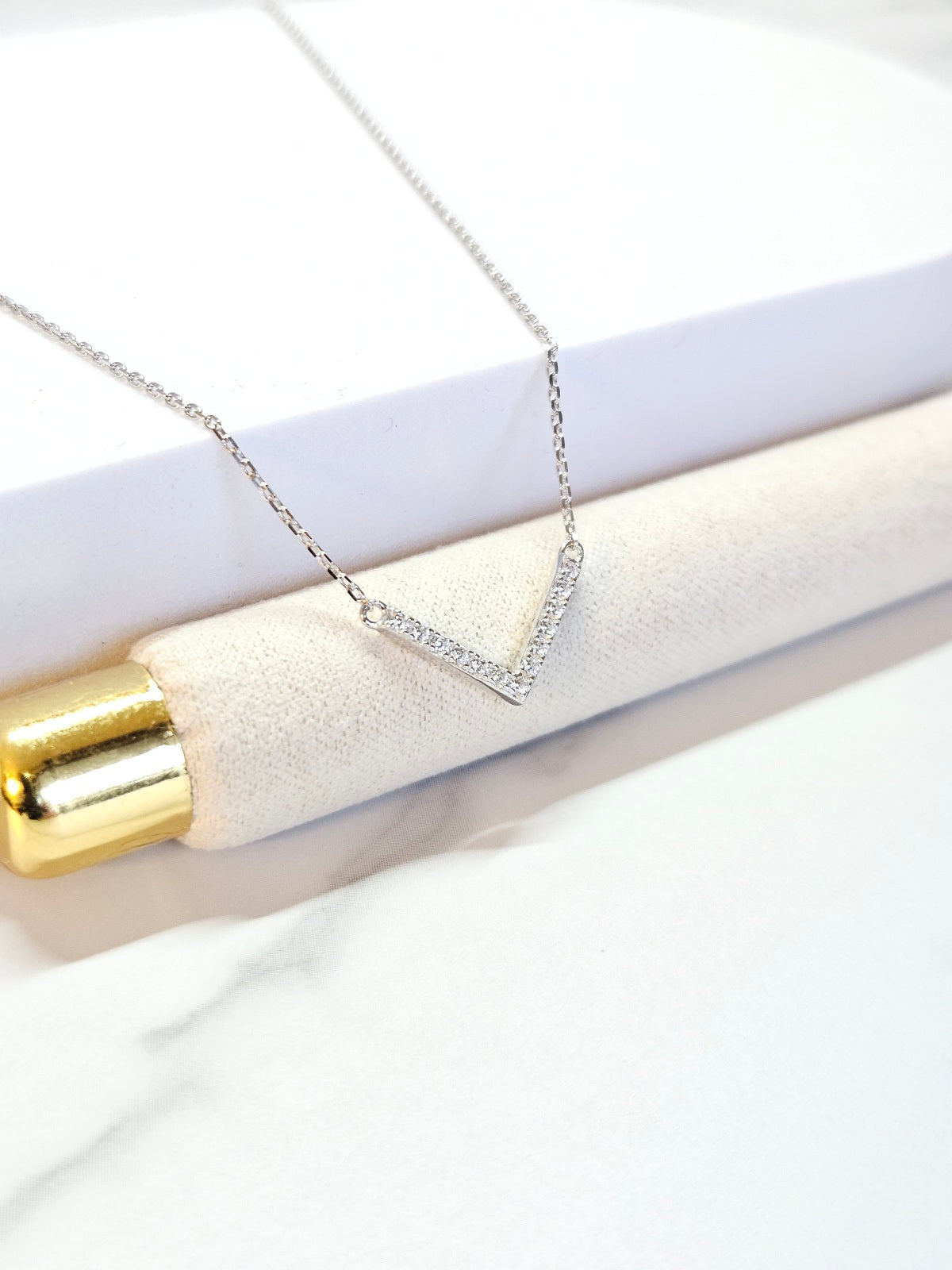 Minimalist Arrow Pendant Necklace