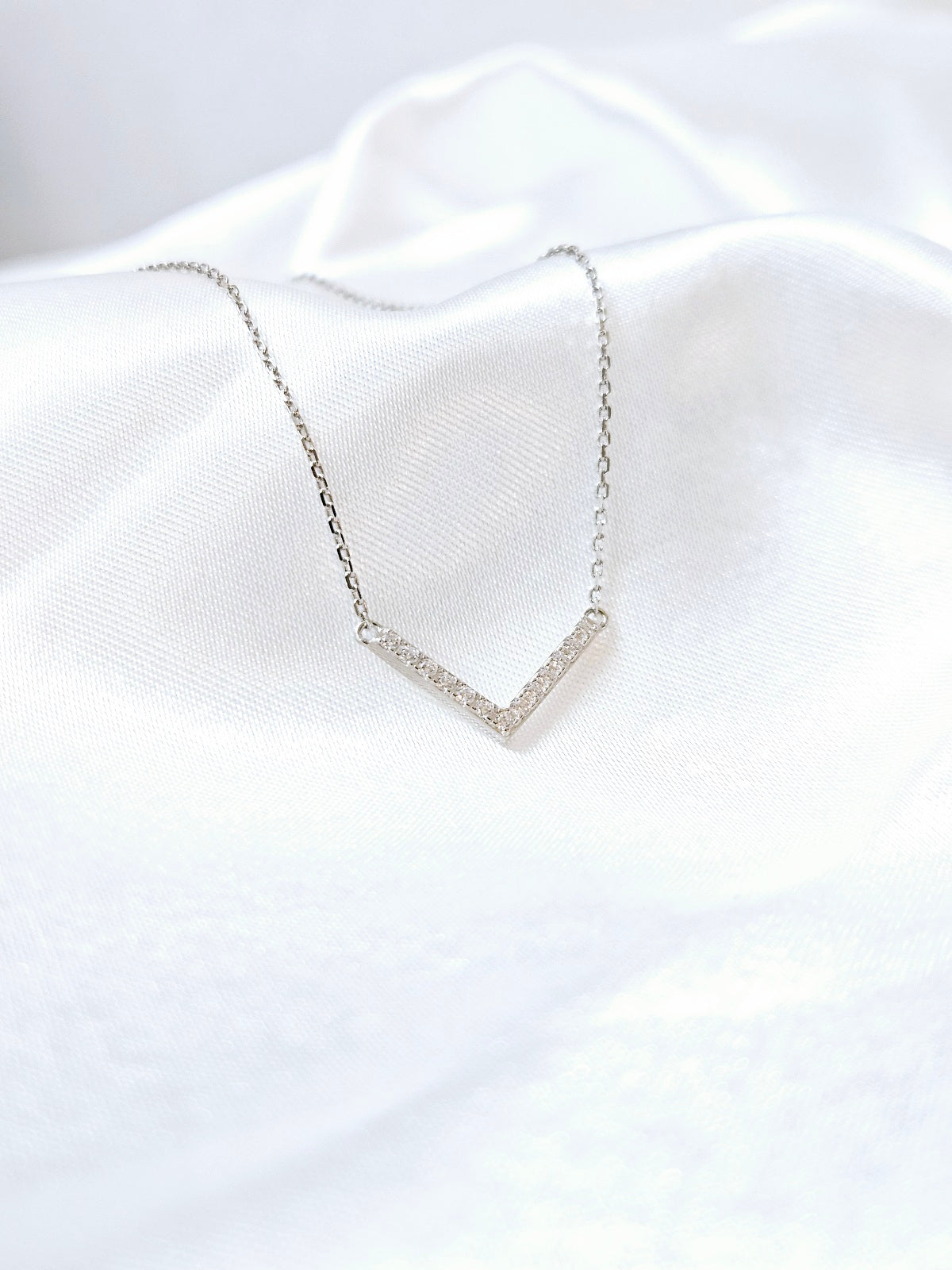 Minimalist Arrow Pendant Necklace